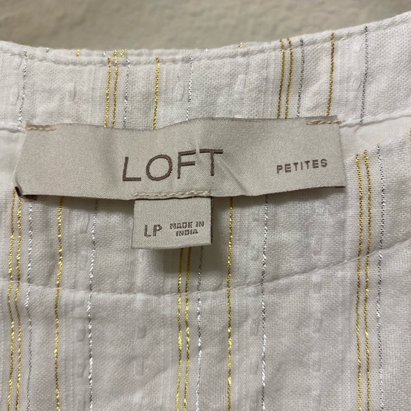 🎉HP🎉 EUC LOFT Petites white top with silver/gold metallic thread stripes size LP - Picture 5 of 7